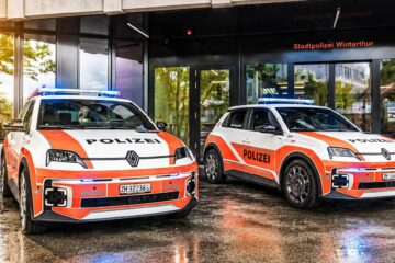 Renault 5 E Tech Joins the Police: Switzerland Puts the Electric Hatchback on Patrol